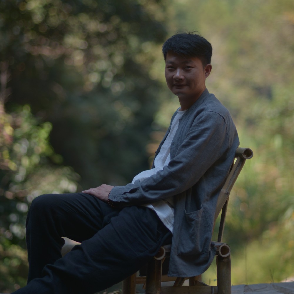 王國(guó)濤（國(guó)瓷紅葉畫(huà)院高級(jí)畫(huà)師）